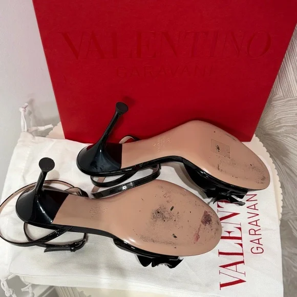 Valentino Garavani Black Floral Embellished Patent Leather Sandals - Picture 4 of 4